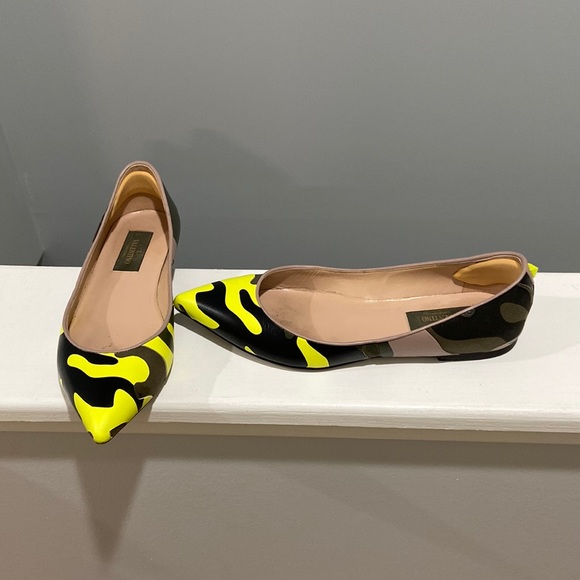 Valentino Garavani neon camouflage studded flats size 36 inspect photos - Picture 1 of 17